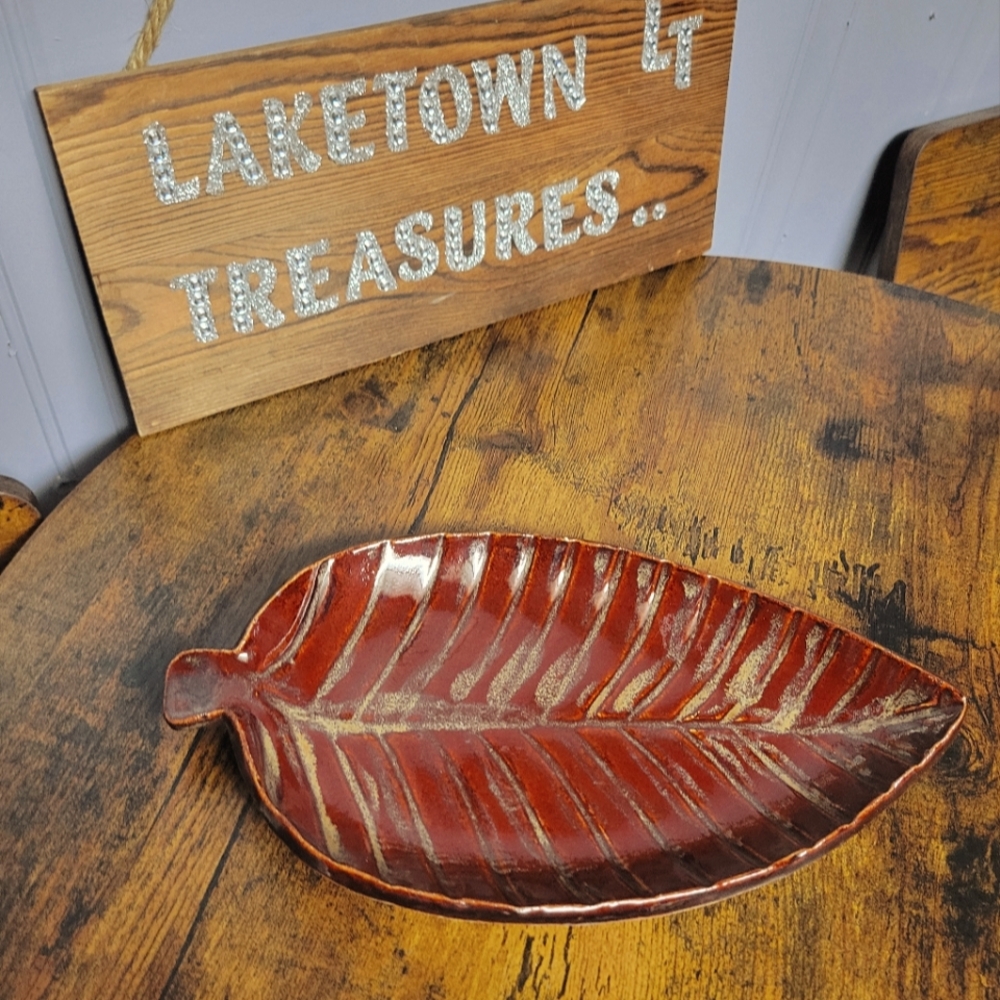 Unique Red Leaf-Shaped pottery Dish 🍂